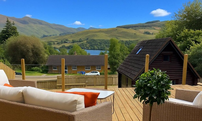 Lochearnhead Chalet De Esquí | Self catering holiday chalet In Lochearnhead, mountain views, loch and local pub