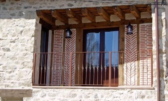Navafria Cabaña | Casa rural (alquiler íntegro) La Hijuela de Pindó para 12 personas