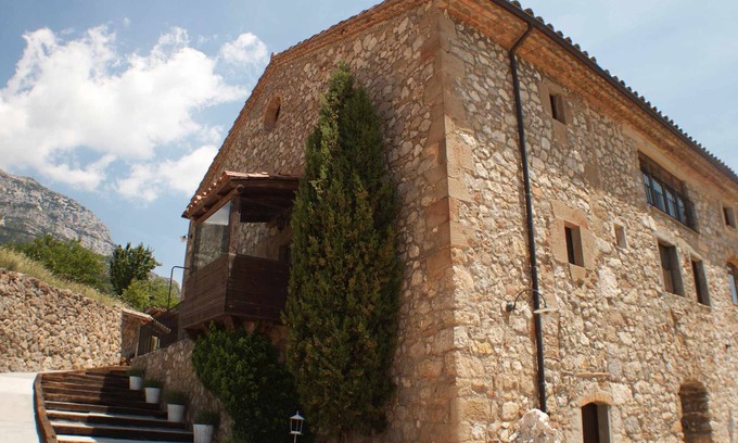 Oden Casa | Cal Masover: Masía para 10 pax con piscina cubierta climatizada comunitaria