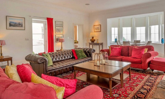 Auchterarder Casa | Self-catering retreat with pool, hot tub.