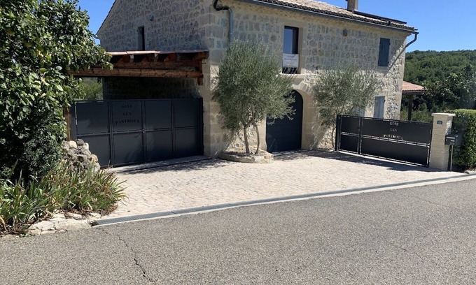 Saint-Remeze Casa | Casa de vacaciones 10pers St Remèze Ardèche piscina nueva SEPTIEMBRE GRATIS