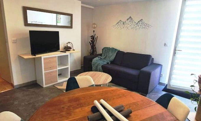 La Balme-de-Sillingy Apartamento | Self-contained apartment in detached house near Annecy