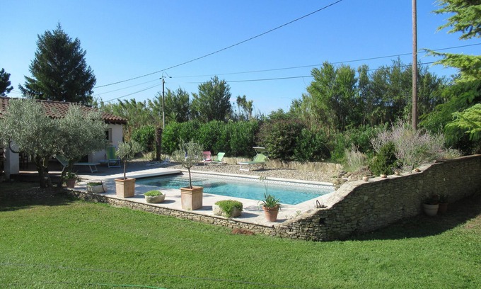 Saumane-de-Vaucluse Apartamento | Self-contained apartment with swimming pool