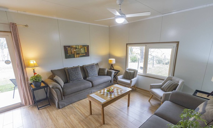 Eurobin Apartamento | Self contained 2-brm apartment (accessible) with views of Mount Buffalo
