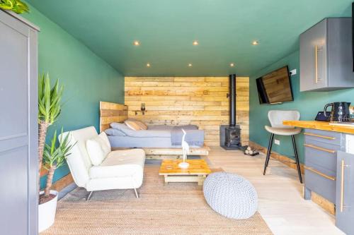 Cribbs Causeway Apartamento | Self contained cabin, firepit, NR MOD aztec, m5, m4