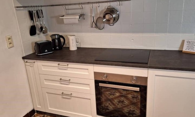 Les Platanes Apartamento | Self Contained City Apartment
