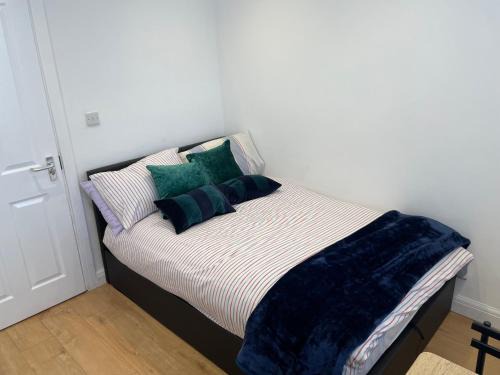 Kentish Town Casa | Self-contained flat on the 2nd floor you will share with one other guest, in a family house 2 minutes walk from TUFNELL PARK STATION 2nd floor with stairs