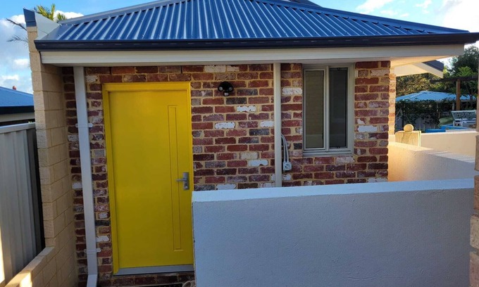 City Centre Casa | Self-Contained Garden Retreat – Quiet, Sunny, and Fully Equipped
