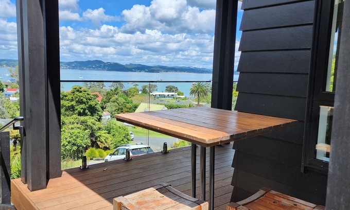 Russell Apartamento | Self contained studio room with private entrance and stunning sea views