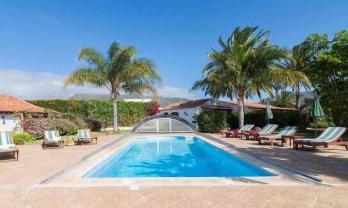 San Cristobal de La Laguna Cabaña | Casa rural para 2 dentro de un complejo con jardín y piscina