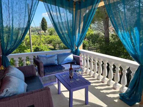 Pigadhakia Casa | Selini Suite 2nd floor Panoramic vineyard views