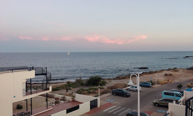 El Pozo del Esparto Casa | Semi-detached house a few steps from the sea 🌊.