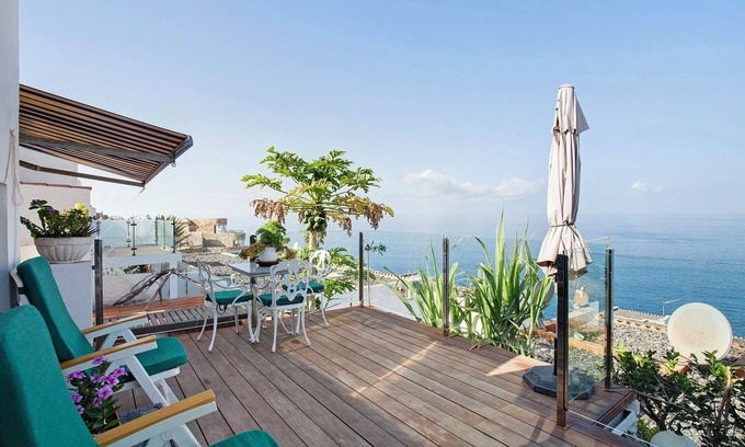 Balito Casa | Bungalow adosado 'La Casa De Ramón' con vistas al mar, Wi-Fi y aire acondicionado.