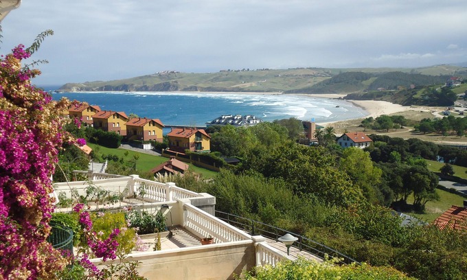 San Vicente de la Barquera Casa | Chalet pareado con jardín privado. Vistas espectaculares bahía y playas.