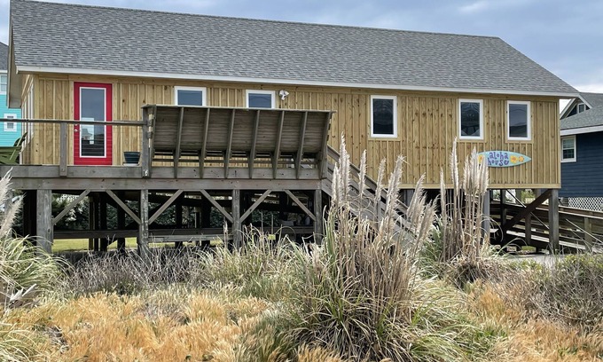 Rodanthe Casa | Semi frente al mar, cubierta expansiva 100% renovada con vista al mar y sonido