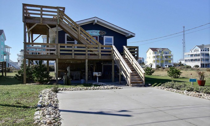 Rodanthe Casa | Lote semi frente al mar, 3ra casa atrás y 100% renovadas, vista al mar y sonido