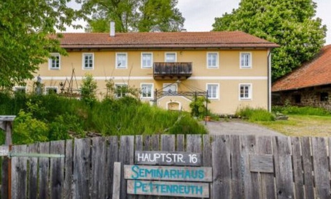 Bernhardswald Apartamento | Seminar House Pettenreuth Apartment OG2