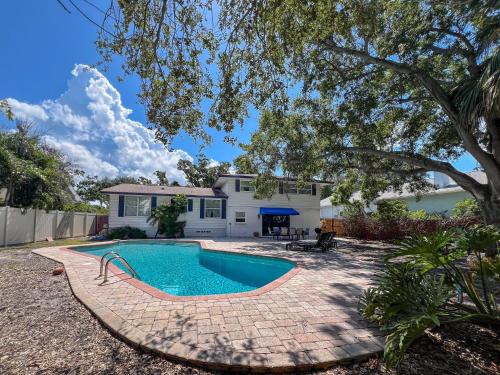 Seminole Casa | Seminole Pool Home Minutes to Gulf
