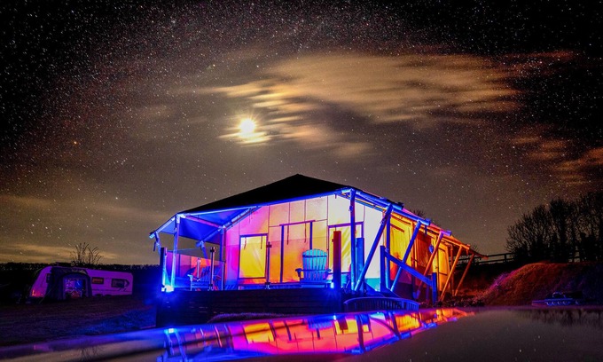 Totnes Cabaña | SEMIRA TENT LODGE, pet friendly, with a garden in Blackawton