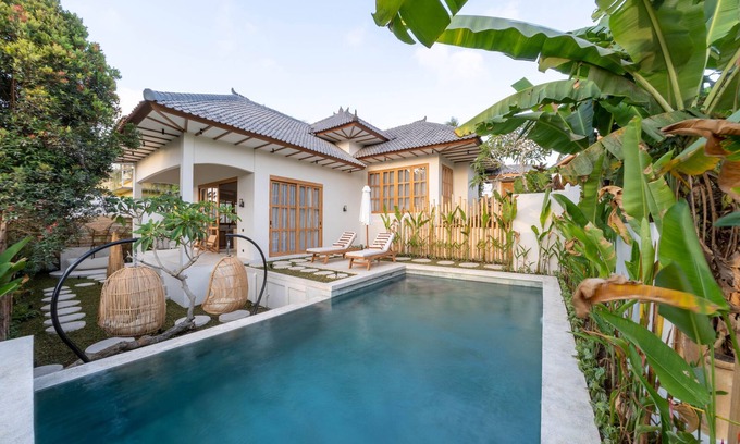 Singakerta Villa | Semiramida Villa by EVDEkimi - Elegant 2BR with Pool, Open-air bath, Patio
