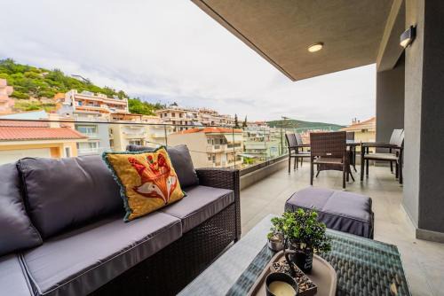 Nea Peramos Apartamento | Semiramis Modern - Sleeps 8