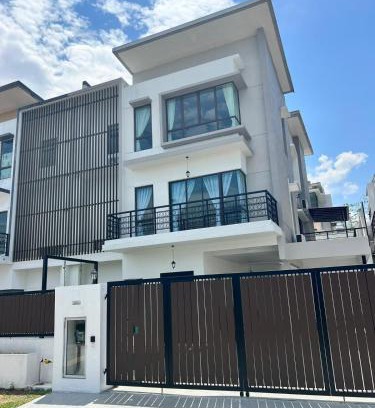 Senai Casa | Senai Hill 24 Homestay