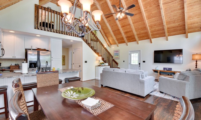 Seneca Cabaña | Seneca Lakefront Vacation Rental w/ Boat Dock!
