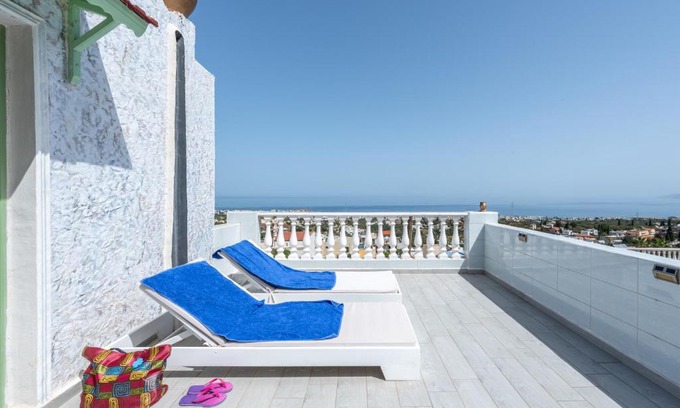 Piskopiano Apartamento | Senior Citizen Suite in blue