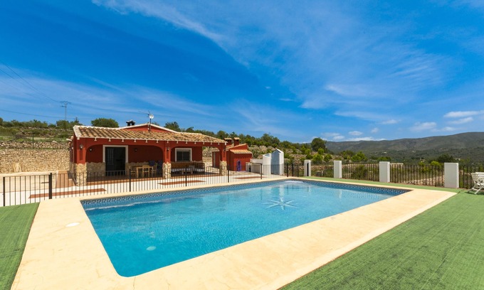 Luchente Villa | SENSACIONS - Villa con piscina privada en Llutxent. WiFi Gratis