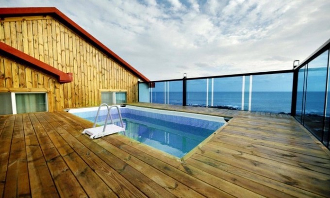 Pyoseon Casa | Seogwipo Jijunghae Pool Villa Pension