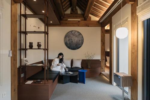 Seochon Casa | Seoul Jongno Hanok Stay Seochonbyuldang-Subway5mim