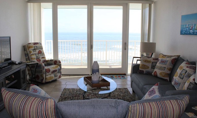 New Smyrna Beach Condominio | Sep/Oct Discounts Available -SPECTACULAR OCEANFRONT, 3-Separate Private Bedrooms