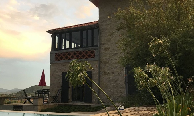 Lodeve Apartamento | Separate apartments in villa with pool