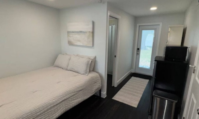 Sun Bay South Apartamento | Separate-entrance Charming South Tampa Studio