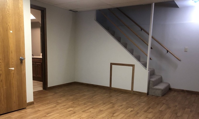 West Bloomington Casa | Separate floor private home next to mall of America airport