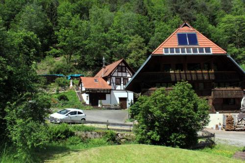Hornberg Casa | Separates Ferienhaus Speicherhäusle auf dem Hasenhof mit eigener Terrasse mit Grill, Kachelofen, WLAN