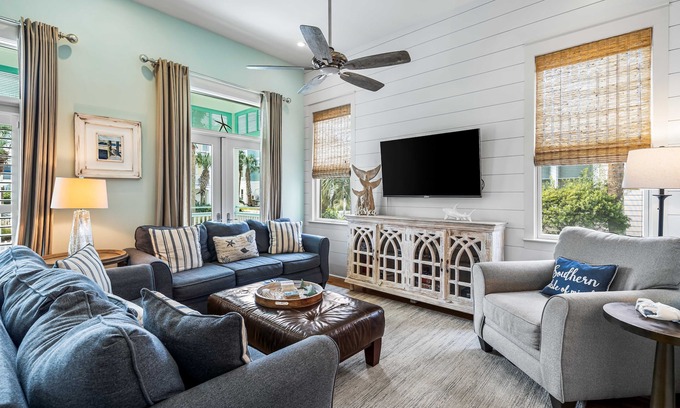 Frangista Beach Cabaña | RARE One-Story Cottage*Steps to Frangista Beach!
