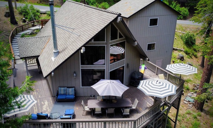 Long Barn Casa | WOW! EARLY SUMMER SPECIALS! 5, FIVE, 5 MIN TO PINECREST LAKE! PACK YOUR BAGS NOW