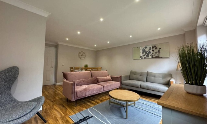 Swindon Casa | September Disc Long Stay - Contractors