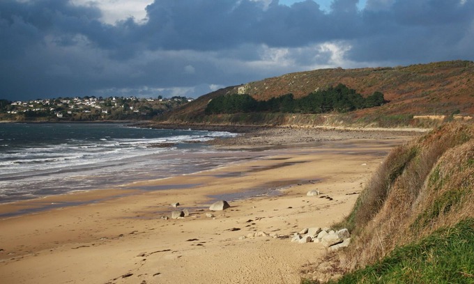 Lannion Villa | Romantic villa near Beg Léguer beach