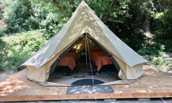 Three Rivers Alquiler De RV | Sequoia Jewel -16 Foot Bell Tent with double beds. 4.5 to Sequoia National Park.