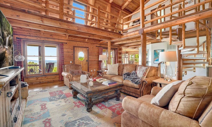 Fayetteville Casa | Sequoyah Lodge - Heated Spa Pool - 1.5 mi to DT