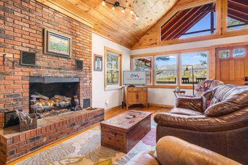 Hendersonville Casa | Serenade Cove by Carolina Mornings