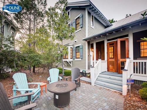 Forest District Casa | 'Serendipity' Beautiful 3BR Cottage Sleeps 8 Close to Lazy River Pool at Camp WaterColor home