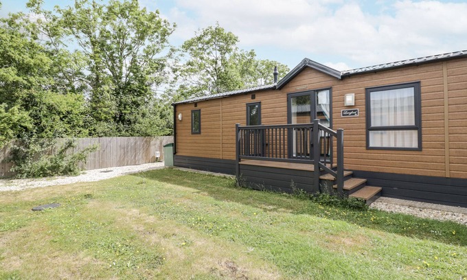 Evesham Cabaña | SERENDIPITY, family friendly, character holiday cottage in Evesham