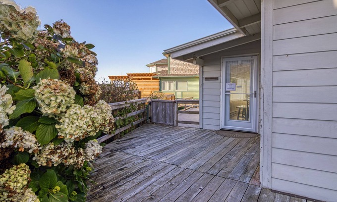 Yachats Cabaña | Serendipity - North Yachats Ocean View with easy beach access.