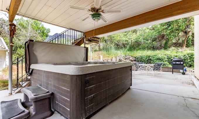Sandy Apartamento | Serene 1600 Sq Ft Mountain Home Near Dimple Dell Park