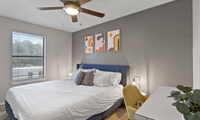 Brentwood Apartamento | Serene 1BR suite w/ fast WiFi + king bed + pool