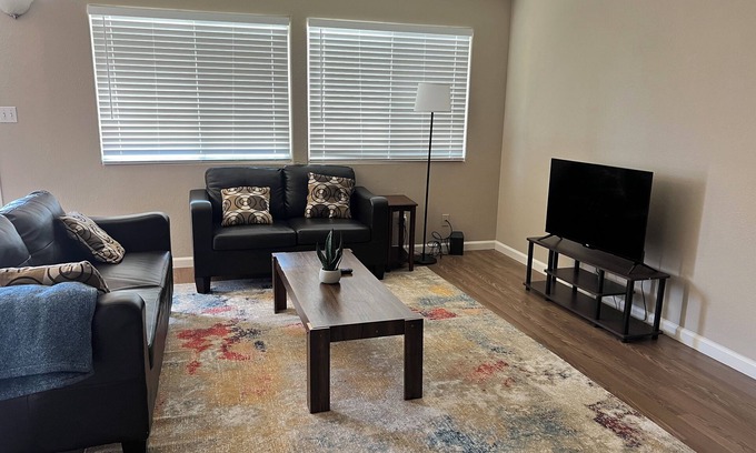Fresno Condominio | Serene 2bed/1bath condo with parking