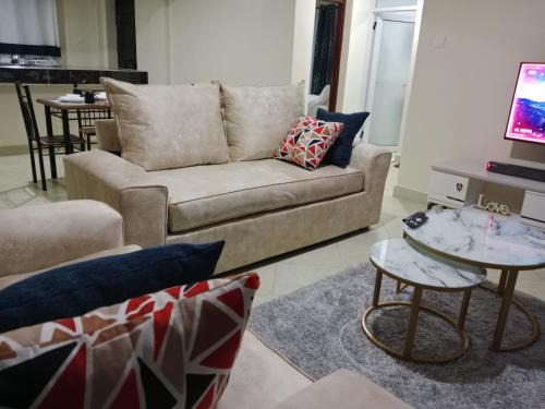 Ngelani Apartamento | Serene 2BR Getaway with Stunning Hill Views